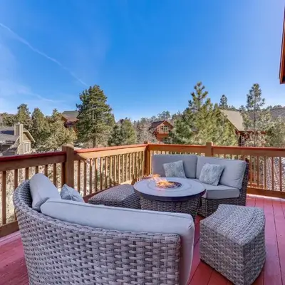Elegant Big Bear Cabin Half Mi to Big Bear Lake!
