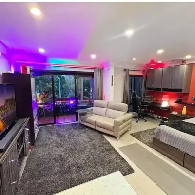 Updated Gorgeous studio condo in West Hollywood with Pool