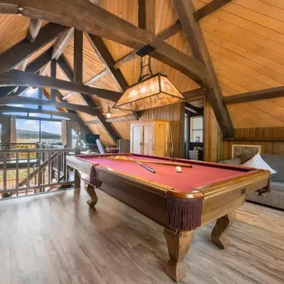 Alpine Lakefront - Lakefront cabin and all the amenities really fun from the pool table and spa