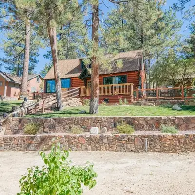 Big Bear Retreat - A charming mountain cabin with easy access to Big Bear's attractions!