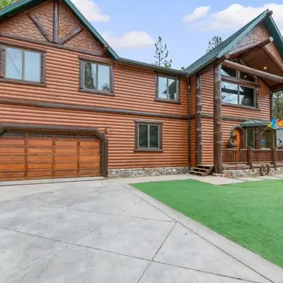 Casa De Oso Lakefront - Make memories at this stunning home! Billiards & Cinema room