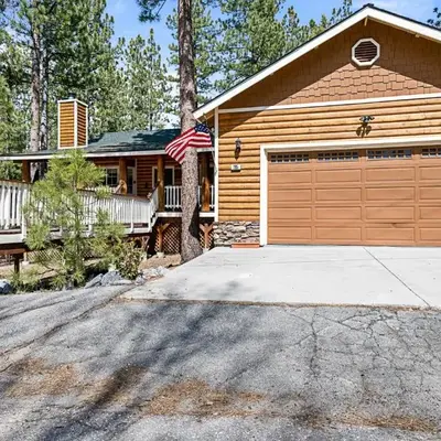 Cozy Fox Cabin - Stunning Big Bear property with Hot Tub