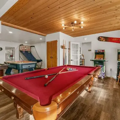 Family Fun Cabin - Mountain home with Game Room