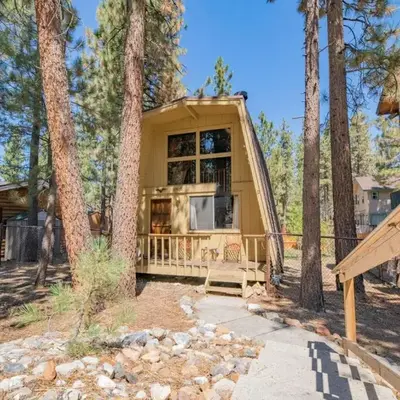 Fanciful Winter's Lake - Mix of old-world charm and modern-day gambrel style cabin!