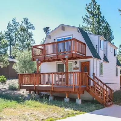 Five Pines - Beautifully remodeled gambrel cabin with Hot Tub and Fenced Yard!