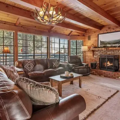 The Lakehouse Cabin - Located close to the Lake! Hot Tub