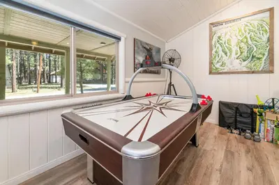 a room with a bed and a window at Summit Mountain Lodge - Amazing location just down the street from Snow Summit! in Big Bear Lake