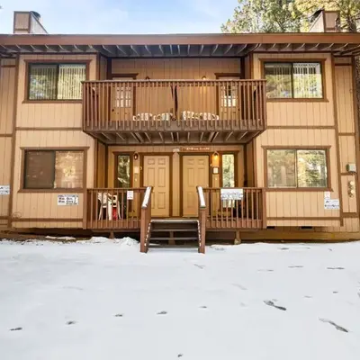 Summit X-ross Roads - Just a short drive to the Village and the lake with forest views!