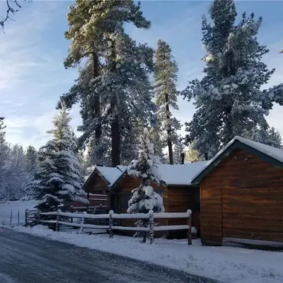 Pine Forest Cabin - Adorable vintage cabin with a cozy wood burning fireplace and foosball table!