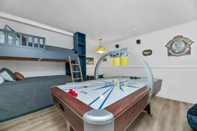a bedroom with a bunk bed and a bunk bed at Boulder Bay Bungalow - Updated mountain retreat with hot tub, game table, and sauna! in Big Bear Lake
