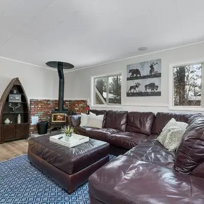 Boulder Bay Bungalow - Updated mountain retreat with hot tub