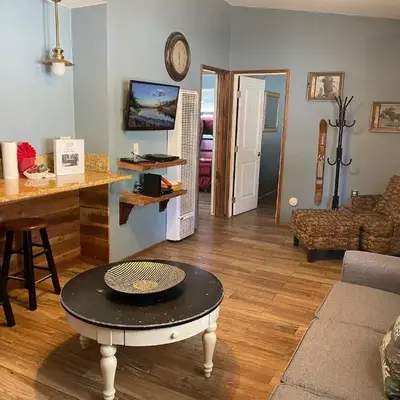 Honey Bear - Close to lake and village