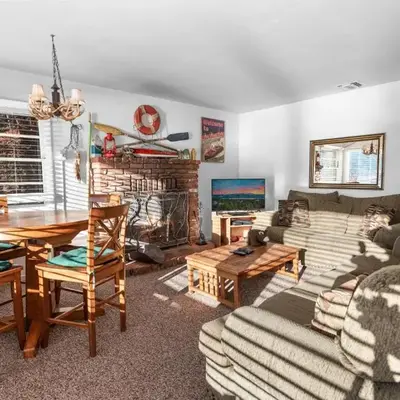Lakefront Retreat - Lakefront cabin near Holloways Marina