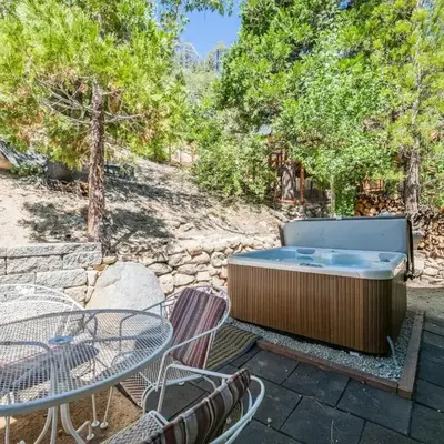 Moonlight Shores Lakefront - Lakefront home with hot tub!