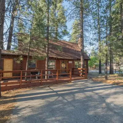 Rustic Pine - Rustic true log cabin with plenty of charm