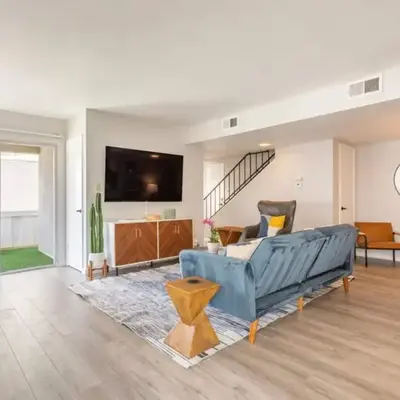 Downtown Manhattan Beach 3 Bed Townhouse Parking