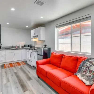 Sleek San Fernando Studio about 14 Mi to Universal