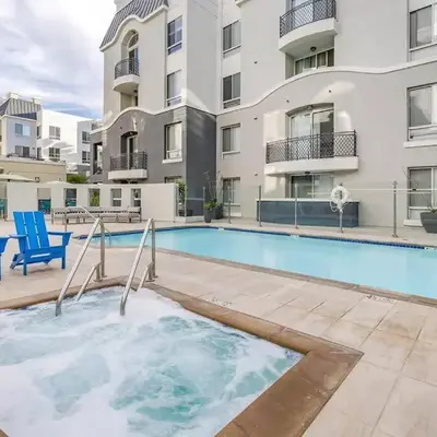 Marina Del Rey Apartment Luxury pool