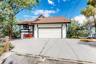 a house with a white garage at Jackalope Lodge in Lake Arrowhead