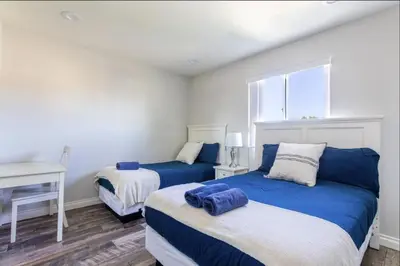 a bedroom with two beds and a desk in it at 5 BR Home Near USC - Perfect Location in Los Angeles