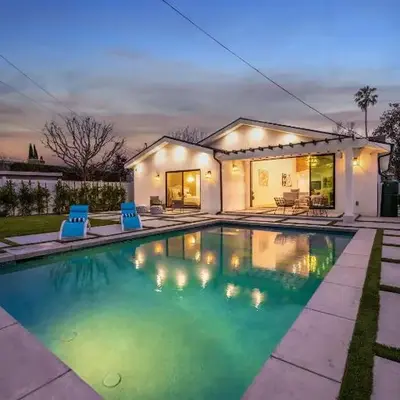 Universal Studio Stellar Home with pool and jacuzzi