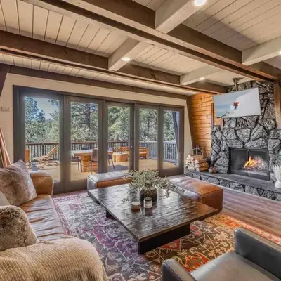 Stunning Cabin with Private Deck