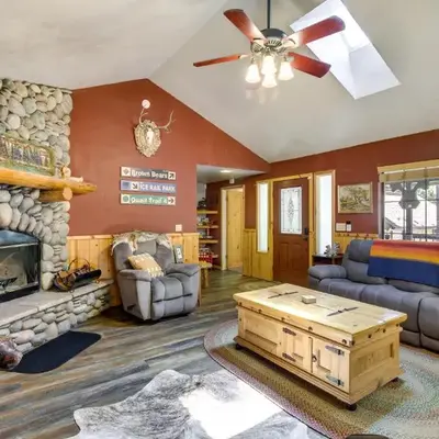 Central Big Bear Lake Retreat with Private Hot Tub!
