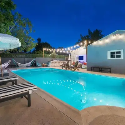 Angel&Rose Universal Hollywood Heated Pool House King Bed