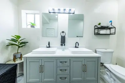 a bathroom with two sinks and a mirror at 8 Beds Home with 4 Car Parking Space - Near DTLB in Long Beach