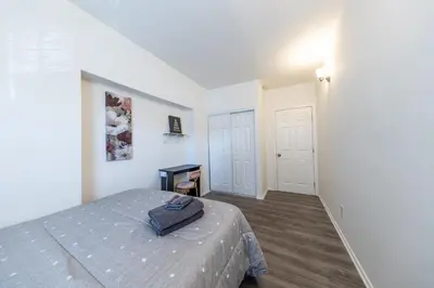 a bedroom with a bed and a table in it at 8 Beds Home with 4 Car Parking Space - Near DTLB in Long Beach
