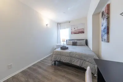 a bedroom with a bed and a television in it at 8 Beds Home with 4 Car Parking Space - Near DTLB in Long Beach