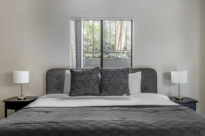 a bedroom with a bed with two lamps and a window at Westwood 1br close to UCLA LAX-1141 in Los Angeles