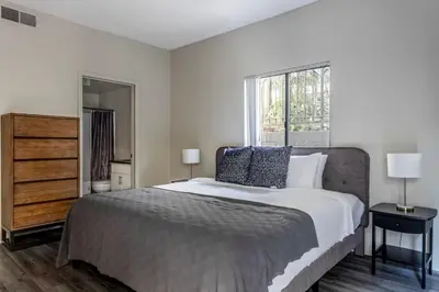 a bedroom with a large bed and a window at Westwood 1br close to UCLA LAX-1141 in Los Angeles