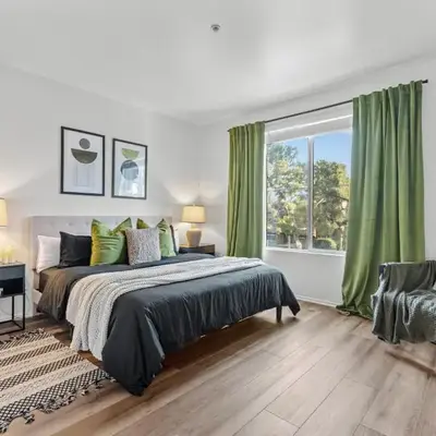 Luxury 2BDR with Parking & Pool - Marina del Rey