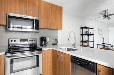 Gallery image of Redondo Beach 1BR w Pool Gym 1 block from beach LAX-437 in Redondo Beach