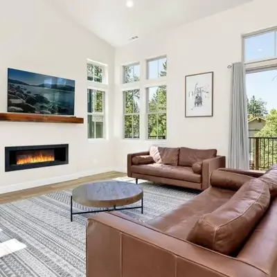 The Pines Retreat- Impeccable Modern Village Chalet