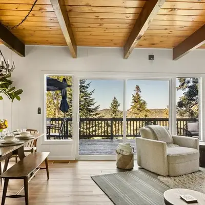 Romantic & Family Friendly Chalet In The Woods