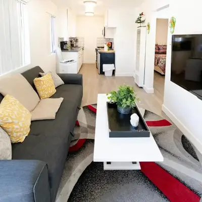 cozy small 2 bedroom in Koreatown/Hollywood