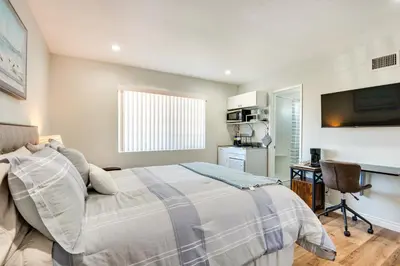 a bedroom with a bed and a desk in it at Cozy Simi Valley Studio Less Than 10 Mi to Hiking and Golf in Simi Valley