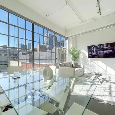 Modern Loft in DTLA - Rooftop Pool & Free Parking!