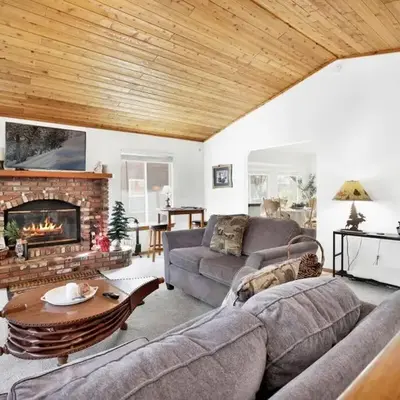 Divine Chateau Big Bear~ Hot Tub~ Walk to Lake~