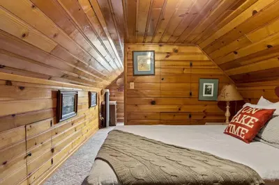 a bedroom with a bed in a wooden cabin at Boulder Bay Getaway in Big Bear Lake