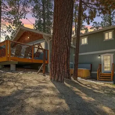 Snowcrest Lodge in Exclusive Fox Farm