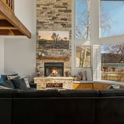 HoneyBear Lodge Lakefront