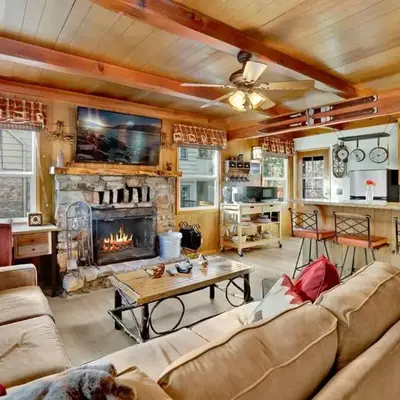 Kozy Cabin Big Bear~ Walk to Village & Lake Cottage~