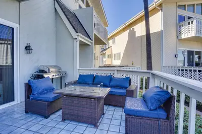 a patio with chairs and a table on a balcony at Huntington Beach Condo - Walk to the Ocean! in Huntington Beach