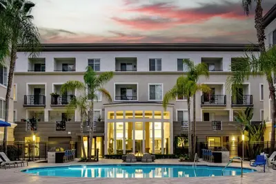 an exterior view of a hotel with a swimming pool at Luxe MDR apartment,Parking, Gym, Pool, jacuzzi,BBQ in Los Angeles