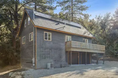 Gallery image of Tranquil Pine Mountain Retreat cabin in Pine Mountain Club