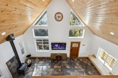 Gallery image of Tranquil Pine Mountain Retreat cabin in Pine Mountain Club