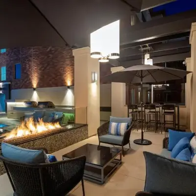 Stylish 2 Bed 2.5 Bath Condo Near Beverly Hills.